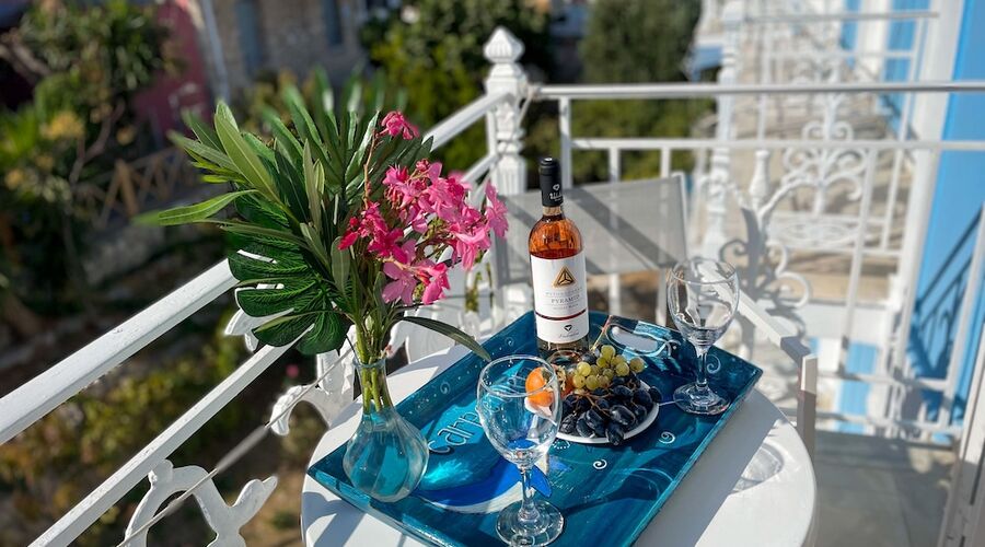 Stratos Hotel