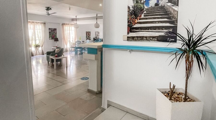 Stratos Hotel