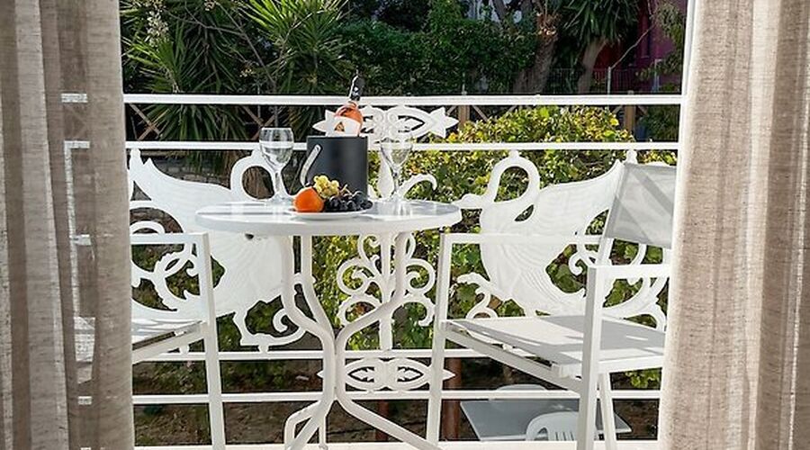 Stratos Hotel
