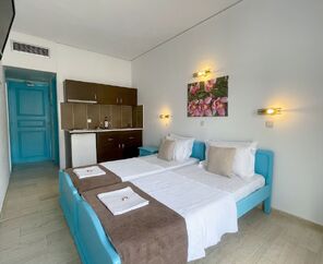 Stratos Hotel