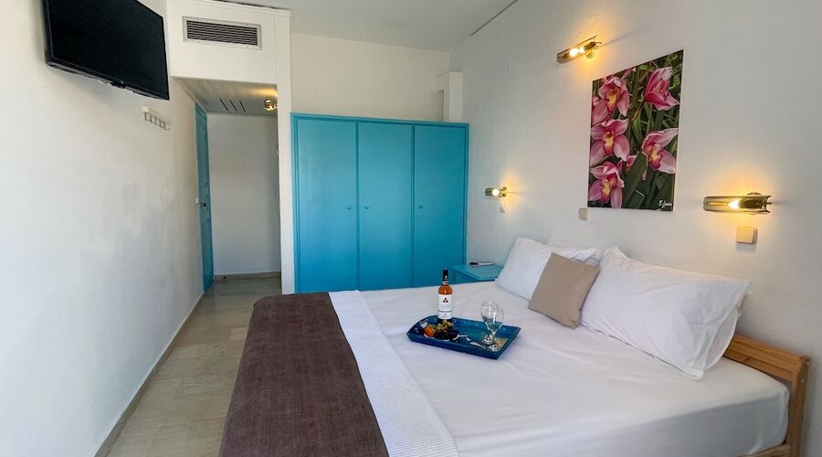Stratos Hotel