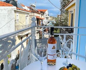 Stratos Hotel