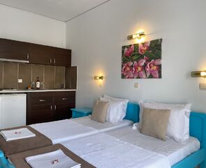 Stratos Hotel